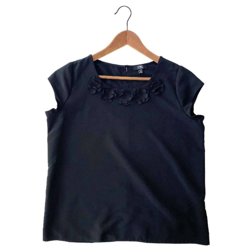 Chic by Jacob Black Blouse With Floral Detail